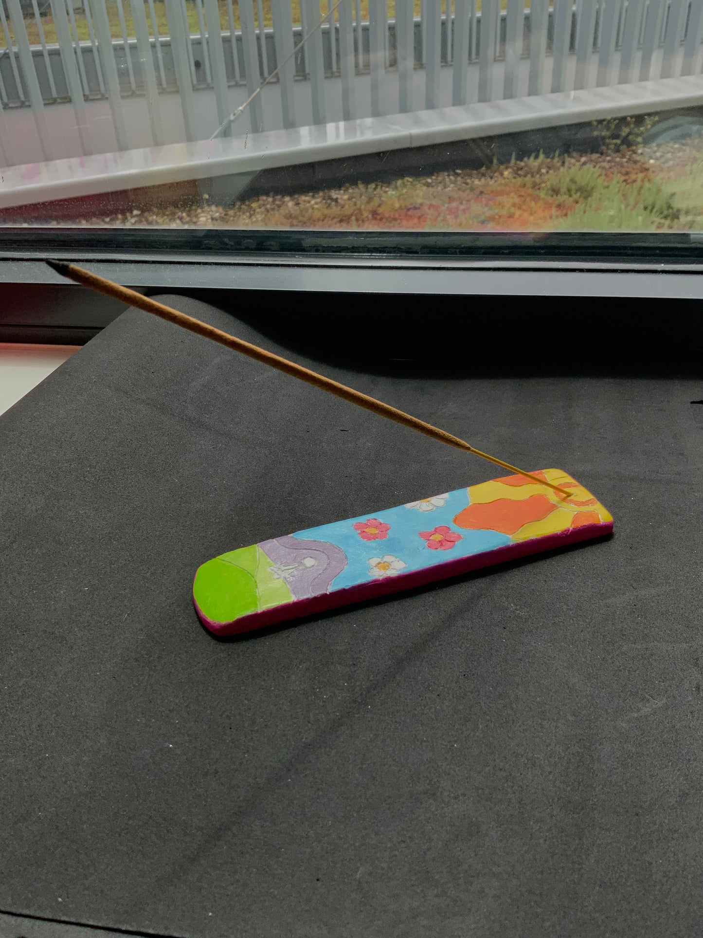 Artsy incense holder